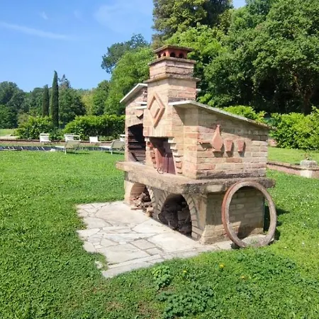 Sant'agostino مزرعة للإقامة